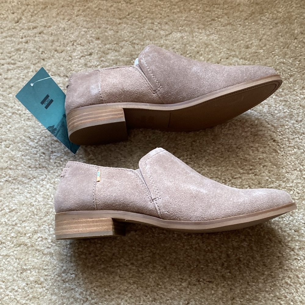 Toms women’s 9, taupe gray suede NWT - Picture 2 of 7